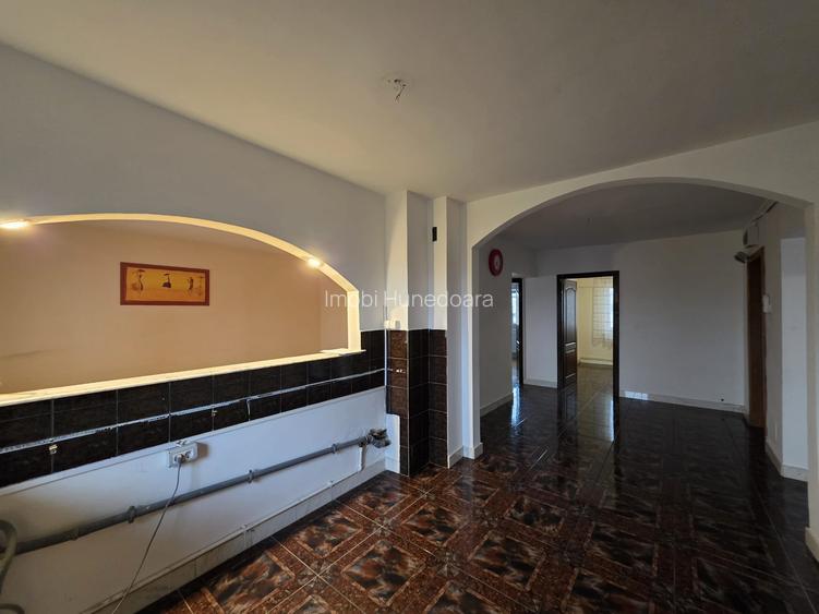 Apartament 4 camere de vânzare SU 78 mp, 2 bai - Simeria 2, Jud. Hunedoara - 8