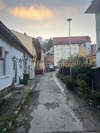 Corp de casa cu posibilitate de mansardare, 45mp, curte interioara, str Lunga, B - 8