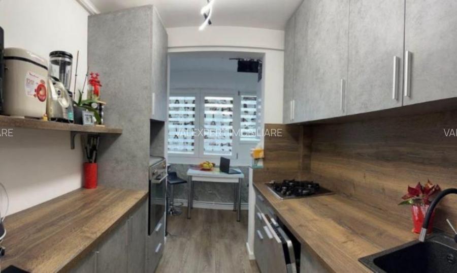 Metrou 1 Decembrie 1918, apart 3 cam, supf. 57 mp, et. 4/8 - 4