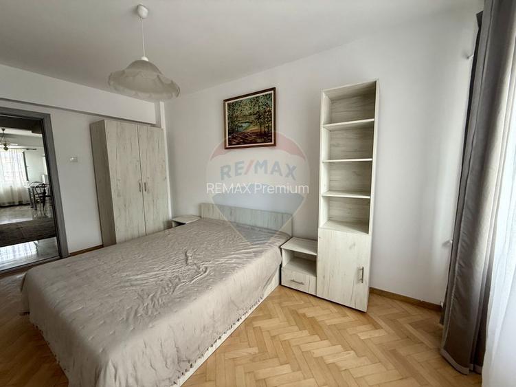 Apartament 3 camere de închiriat decomandat–central, Piața Cipariu - 8