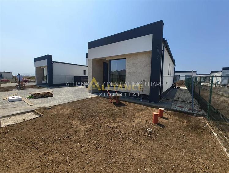 Casa Individuala - 3 camere - 2 bai - 356 mp teren - 13