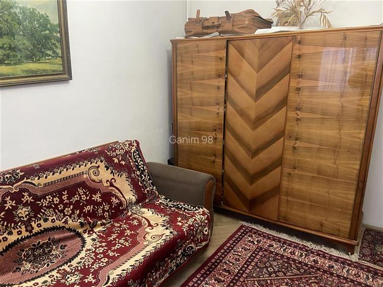 Apartament 3 camere , zona ultracentrala -Primaria Focsani , et 3 8 , decomnadat - 4