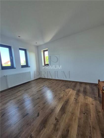 DUPLEX 5 CAMERE - ZONA LINISTITA - TOATE UTILITATILE - GATA DE MUTAT - 23