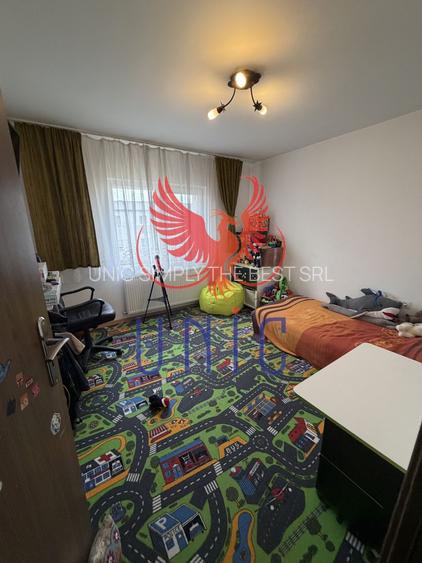 3 decomandate 1 Mai - 17