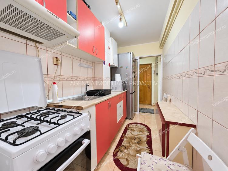 Apartament cu 2 camere, decomandat, Micro 21, etajul 2 – La cheie!