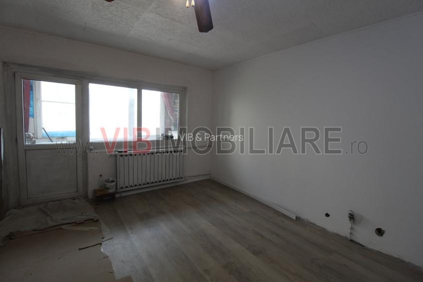 Decebal - metrou Piata Muncii - bloc mixt - studio renovat - 5