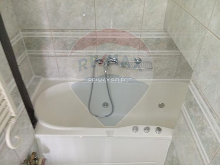 Apartament cu 3 camere de închiriat - 11