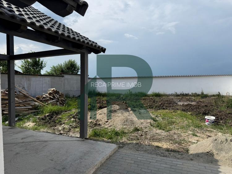 Casa individuala cu 4 camere 2 bai si terasa in Sura Mica - 8