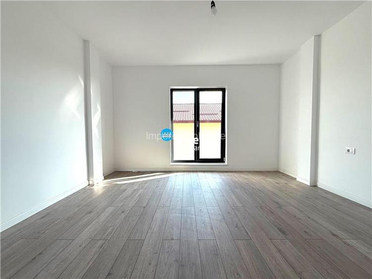 Vila moderna de vanzare – Hlincea, zona Stejar (str. Cortez)Vila dispune de 4 ca - 5