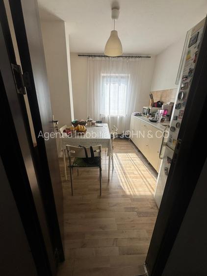 Vand apartament 2 camere, Prundu, Pitesti, semidecomandat, etaj 4 - 6