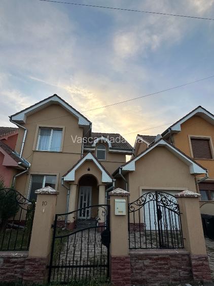 Casa situată în spatele primăriei aproape de centru  - 5