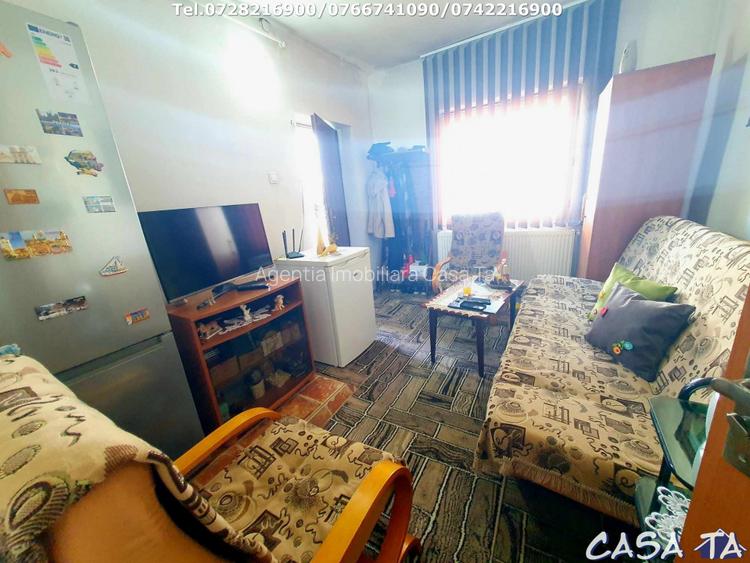 Casa+Teren aferent si Anexe, Str. Petresti - 8