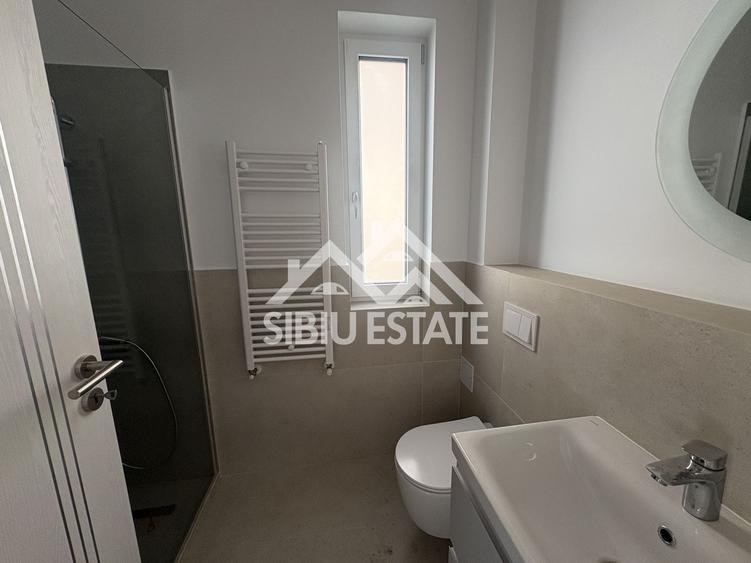 Apartament 3 camere la parter – ideal locuinta sau spatiu comercial