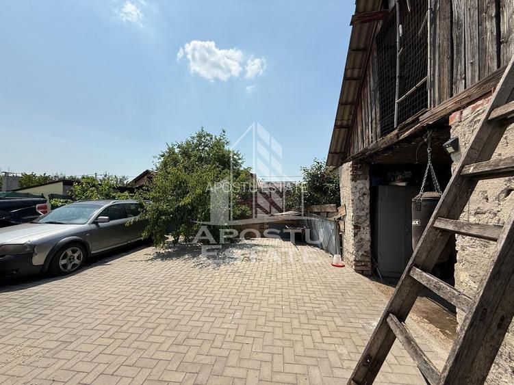 Casa individuala renovata,4 camere,garaj,teren 540 mp,Plopi - 18