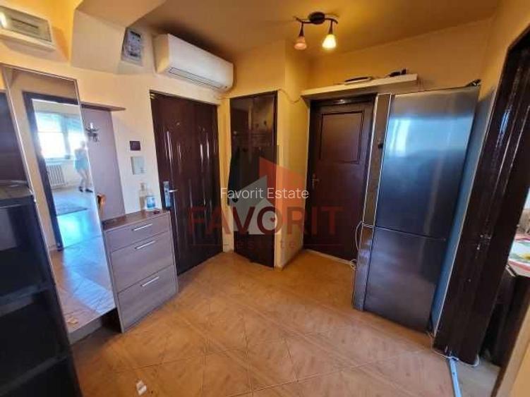 Etaj intermediar. Disponibil imediat . Zona excelenta - 3