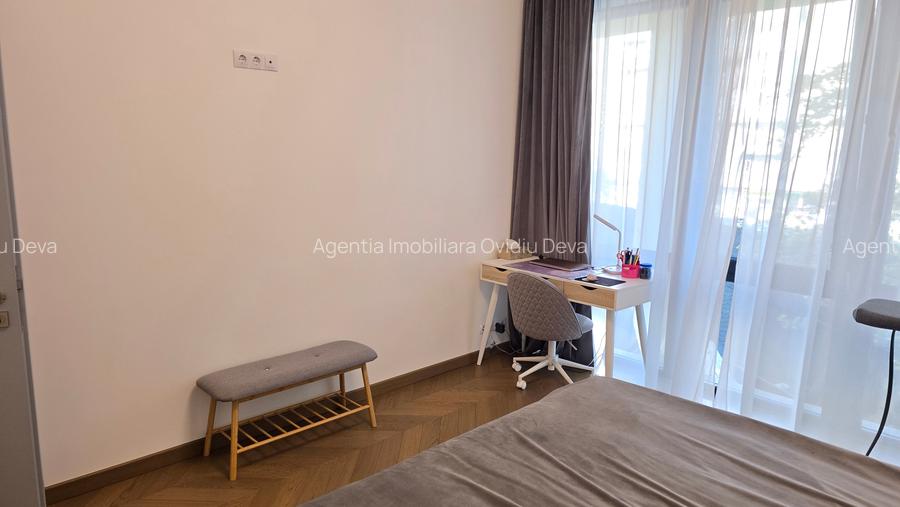 Vand apartament 4 camere deosebit in Deva, bld. Decebal (ultracentral), etaj 1 - 9