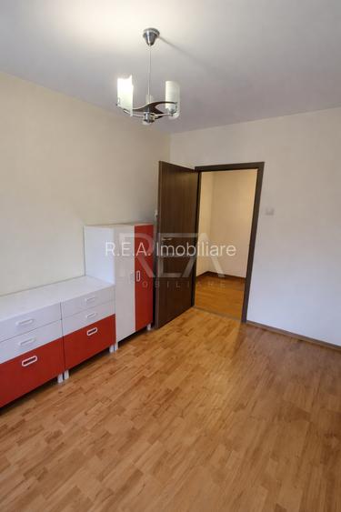 3 camere Titan, inst. schimb.,parcare, et. 1, an 1984, 67 mp - 3