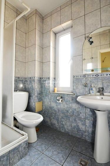 Centru, proprietate Parter + Etaj + Mansarda, disponibila imediat - 11