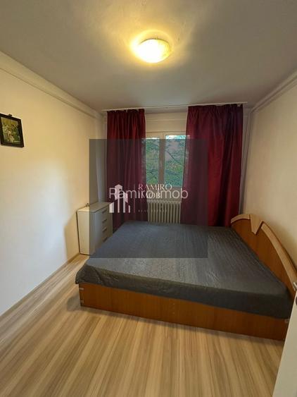 Apartament 3 camere Turnu Magurele Sector 4 - 5