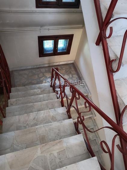 De Vanzare Casa 5 Camere, Anexa, Garaj, Curte - Parcul Carol - 2