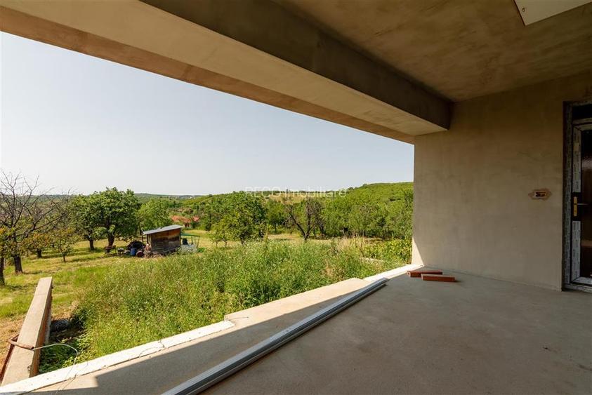 Casa cu living+3 camere cu panorama si teren mare pe Sofiei - 30