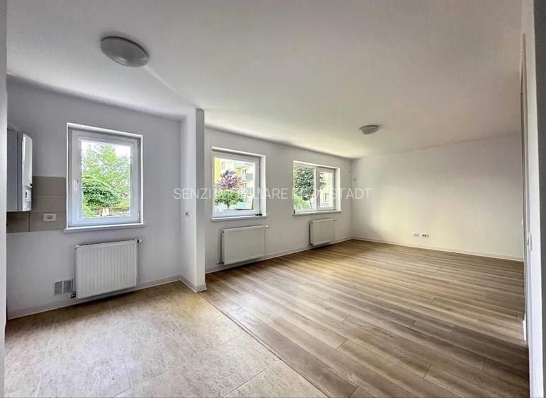 Garsoniera aproape de Mall Coresi, 38mp, loc parcare, 92500Euro - 2