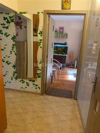 Decomandat, mobilat si utilat cu 2 bai si 2 balcoane la etajul 3 - 3