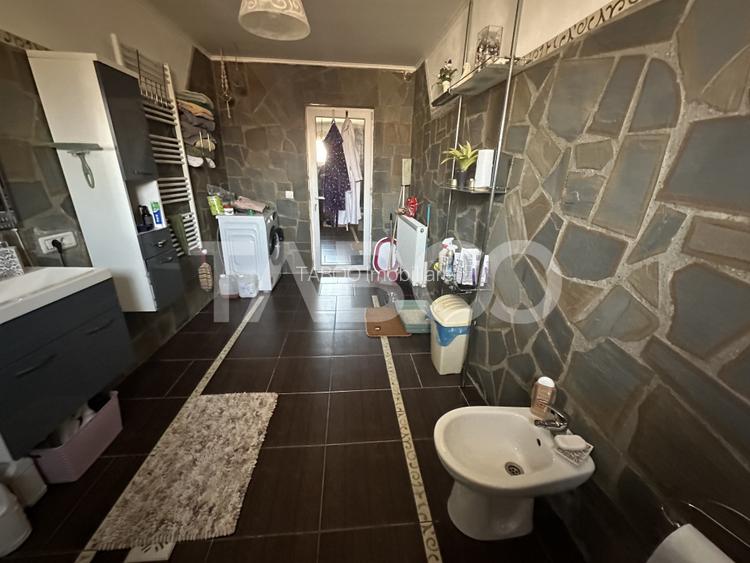 Casa de vanzare 5 camere zona barbeque  salon de evenimete ciubar - 14