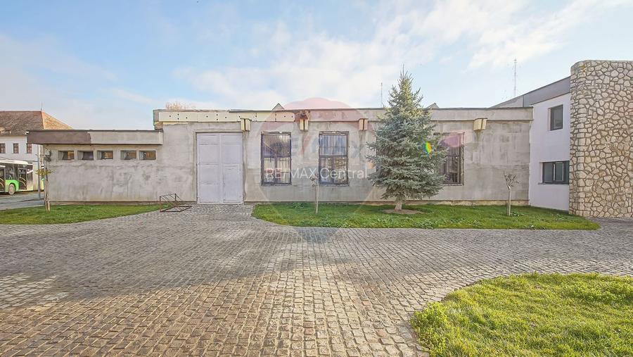 Spații comerciale de închiriat în Bod, suprafață 535 mp,  3 intrări - 3