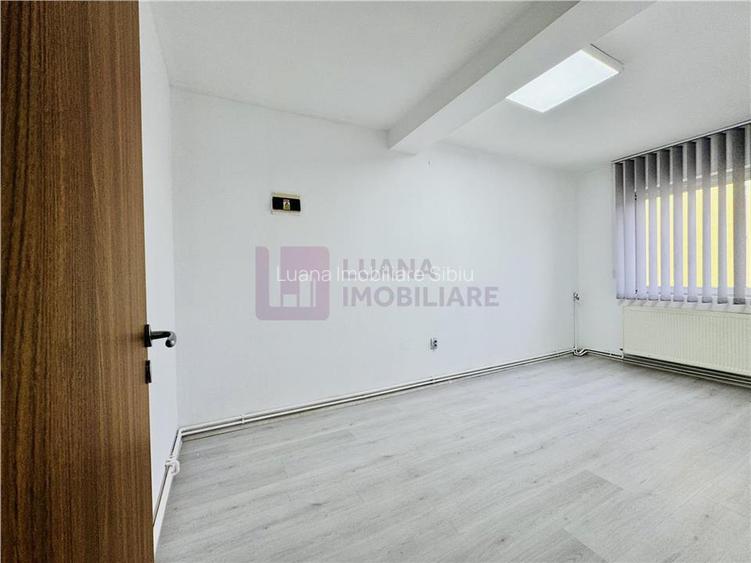 Spatiu de birouri de inchiriat | 40 mp | costuri incluse | parcare | Strand - 2
