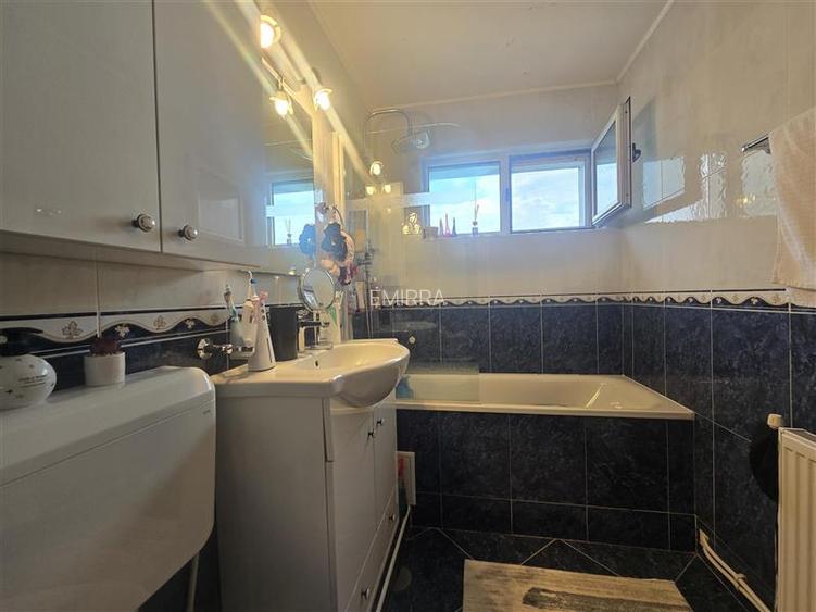 De vanzare apartament 2 Camere str Cornisa zona Scoala 10 - 5