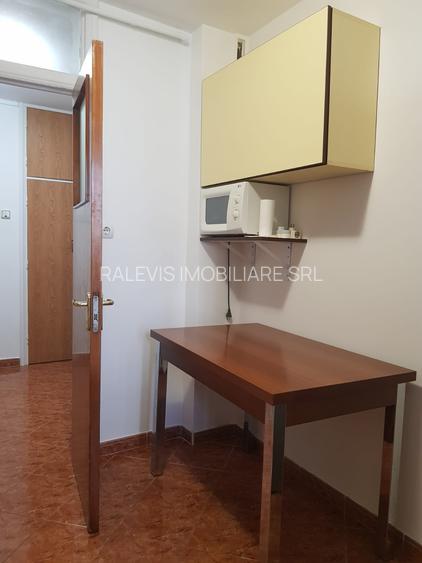 Inchiriere apartament 3 camere, metrou Bucur Obor, curat, etaj 2, 600 euro - 13