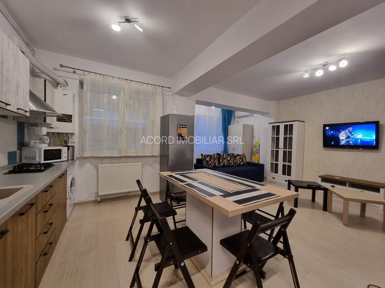 La 2 minute de mare, doua camere decomandate. - 2