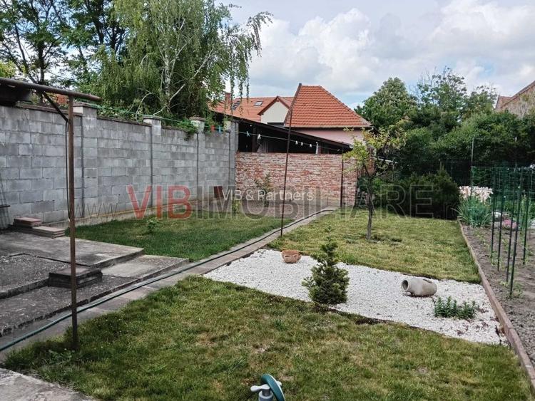Casă individuală | 176 mp utili | 2 locuințe în curte | Teren 327 mp/ zona Cetat - 2