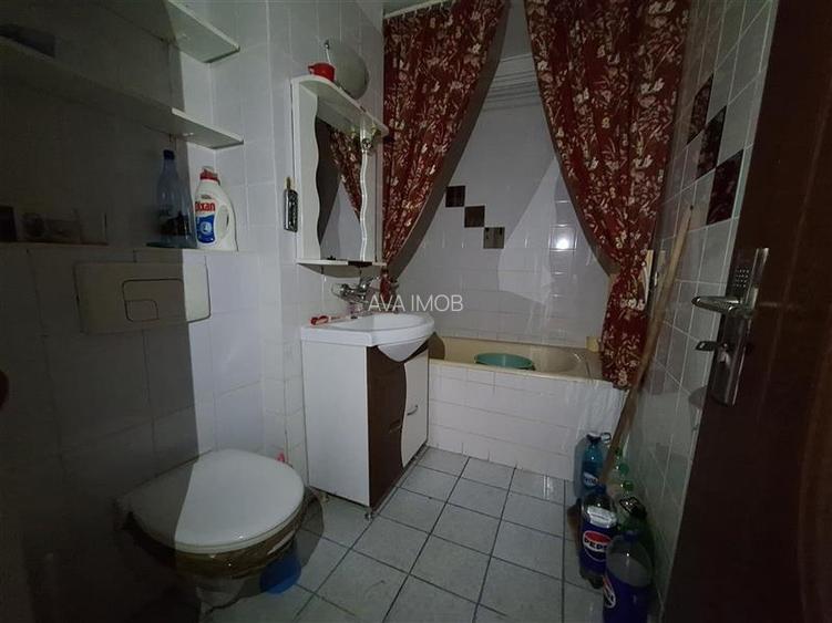 Apartament 3 camere semidecomandat | Etaj 3, zona Ura - 8