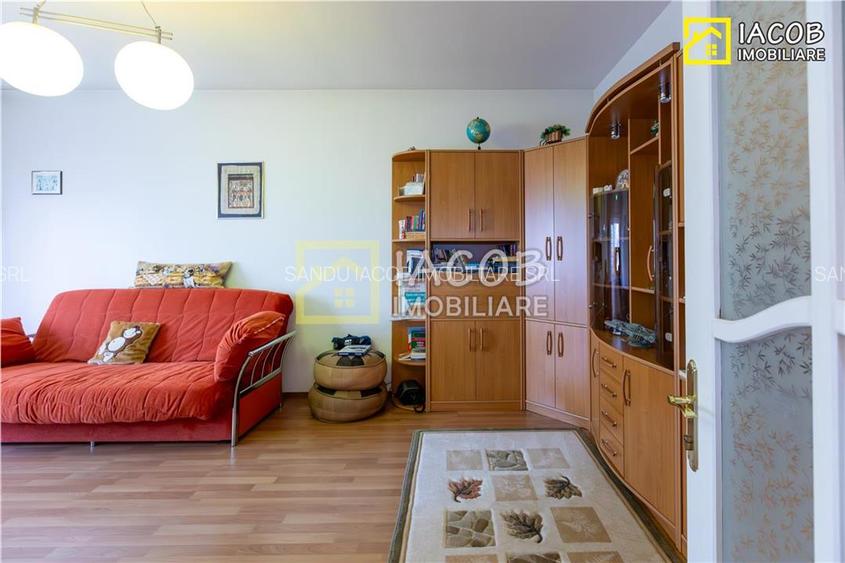 1/2 Duplex  S+D+P+2E, 455 mp in zona centrala a mun. Bacau - 40