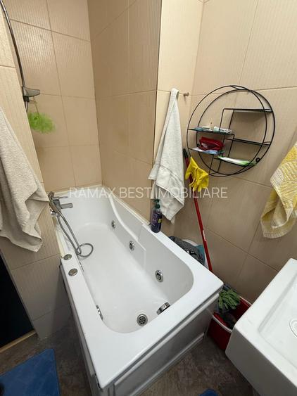 ristor 3 minute metrou - Retras de la bulevard, liniste- Decomandat - 9