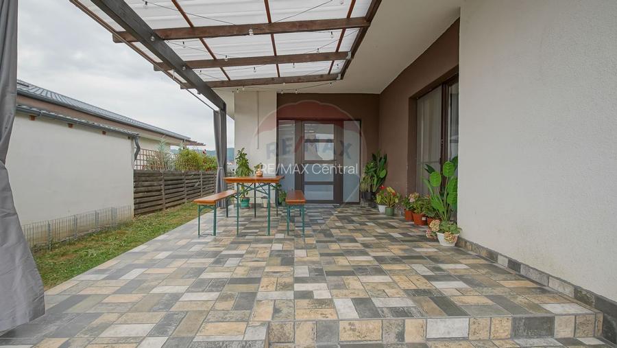 Vilă modernă, cu garaj, panouri și pompă de căldură, Cristian - 25