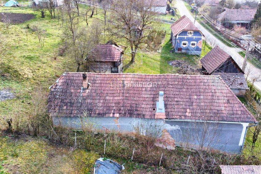 Casă cu teren generos | Sat Păingeni - 4