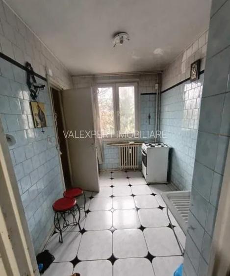 Metrou 1 Decembrie 1918, 3 cam, et. 1/4, bloc reabilitat - 5