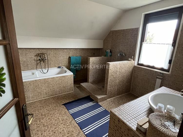 Vila 2007 caramida,D+P+Etaj mansardat,living 41mp,3 dormitoare,3 bai,teren 542mp - 10