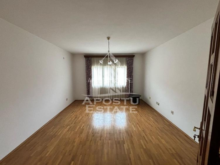 Vila unica, 520 utili, in inima judetului Caras-Severin - 13