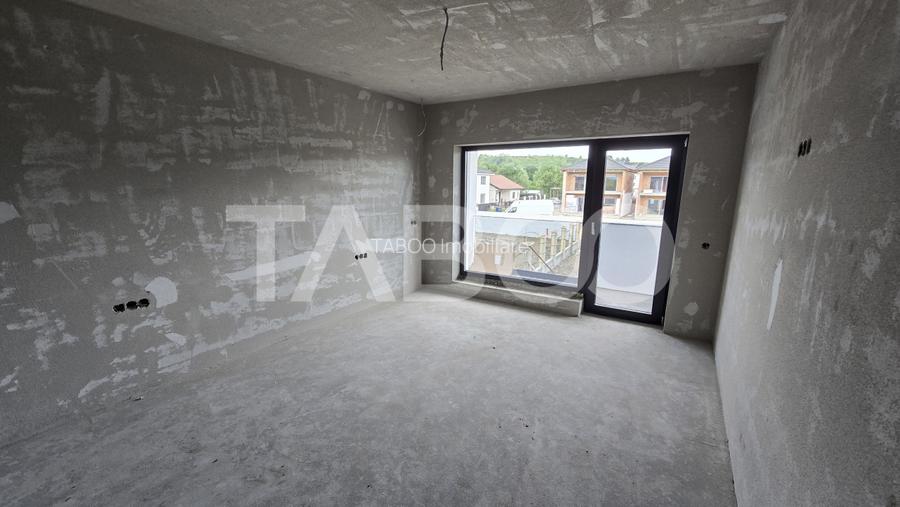 Duplex de vanzare 450mp teren liber 4 camere 2 bai 2 parcari Selimbar - 7