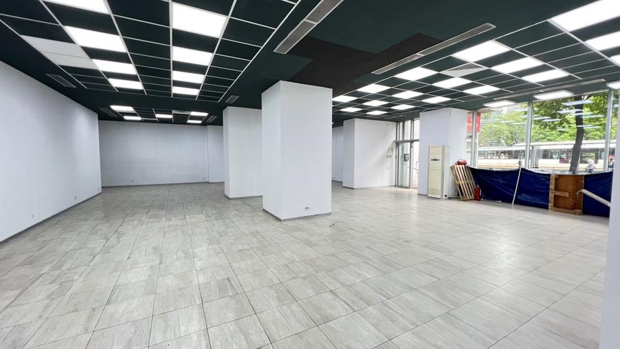 Spatiu stradal 250 mp, acces secundar – P-ta Victoriei - Titulescu