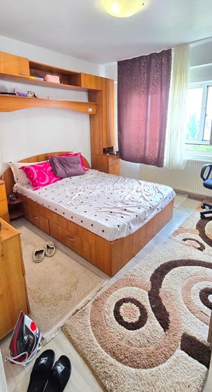 Inchiriez apartament 3 camere decomandat, CT, et. intermediar, 400 euro/luna - 5