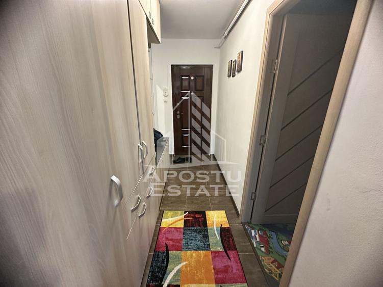 Apartament cu 3 camere, zona Buziasului, 55 mp, Centrala proprie