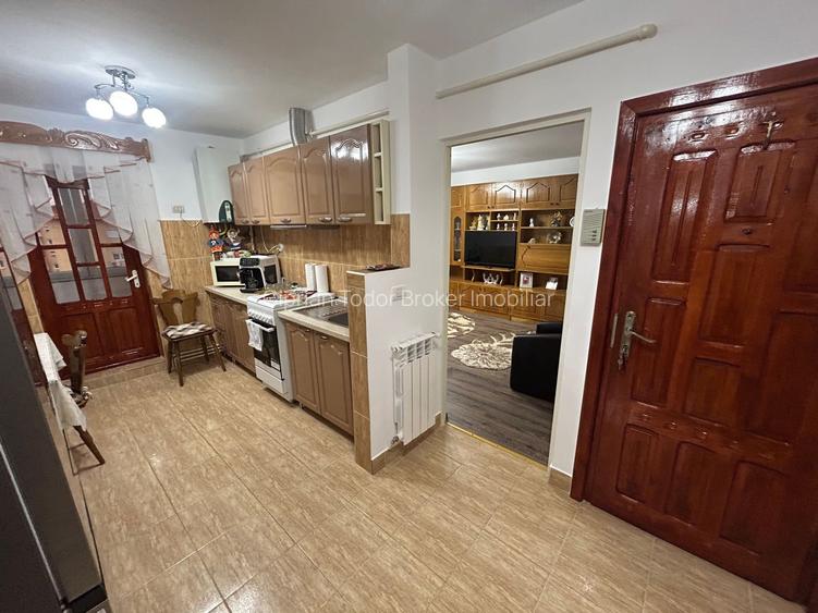Apartament 2 camere, decomandat - Cugir