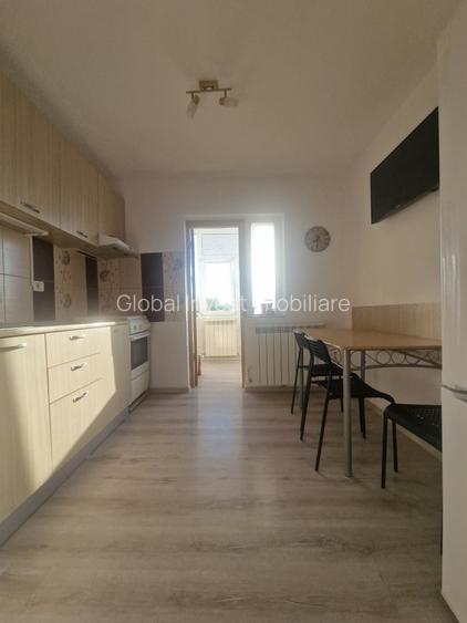 Navodari (Sud)- 2 camere decomandate, centrala gaze, liber -65.000euro - 10