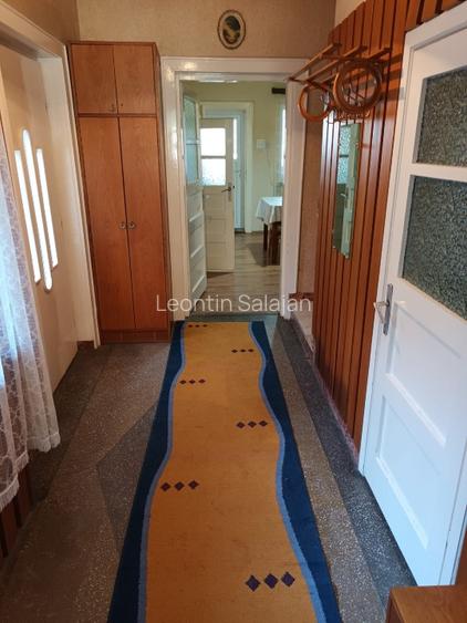 Casa cu etaj, 4 camere, central, acces in curte cu masina - 11