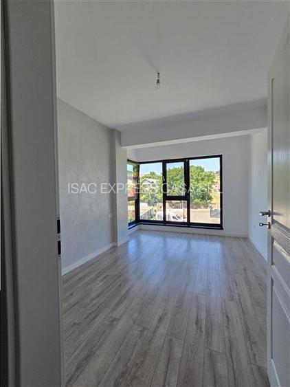 De inchiriat: Penthouse 4 camere 118 mp - etaj 3/3 | Terasa 19,2 mp. 3,8 km fata - 12